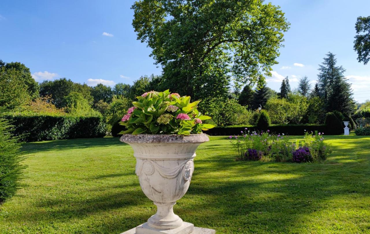 Chateau De Brinville Saint-Sauveur-sur-Ecole ภายนอก รูปภาพ