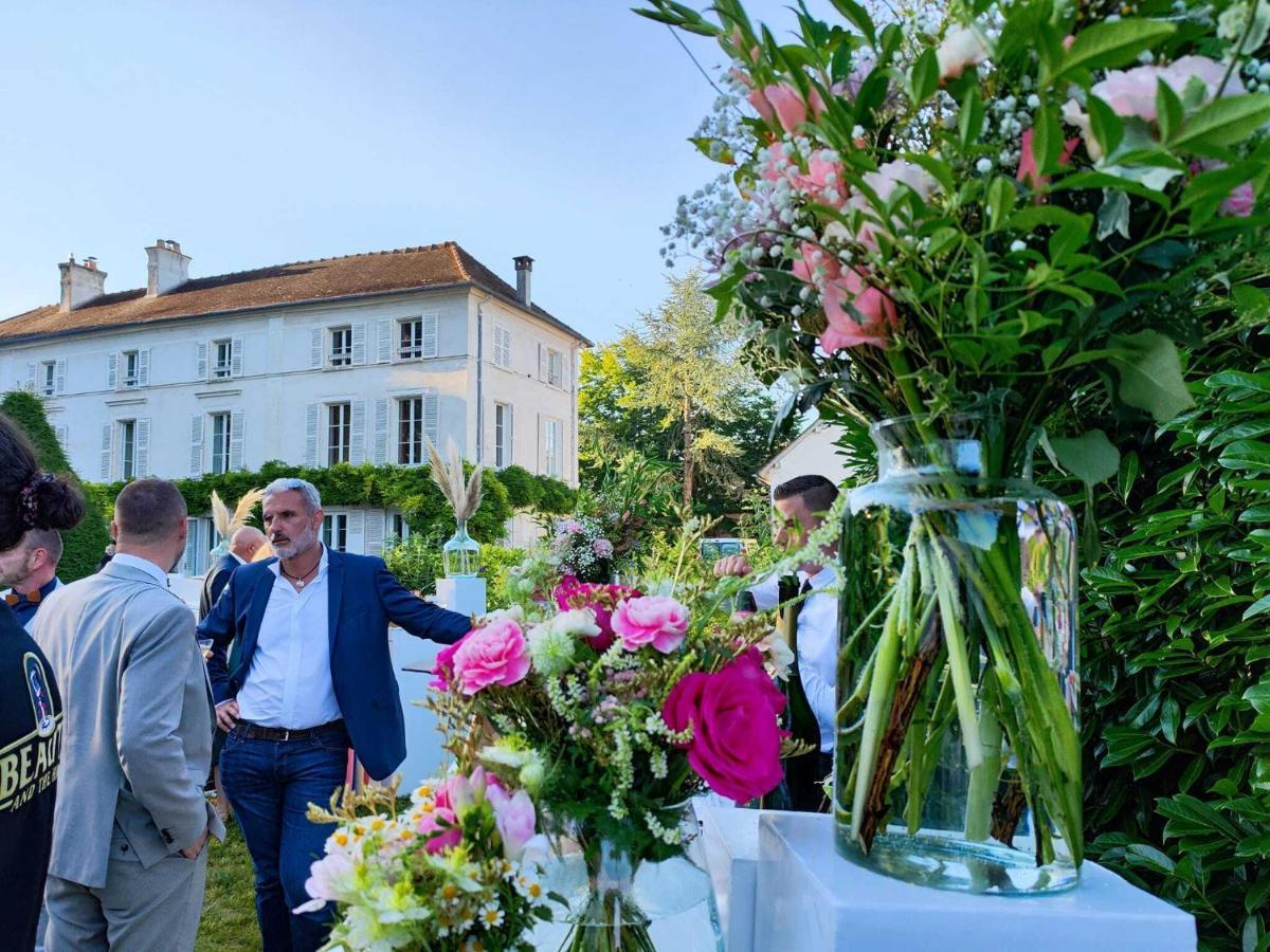 Chateau De Brinville Saint-Sauveur-sur-Ecole ภายนอก รูปภาพ